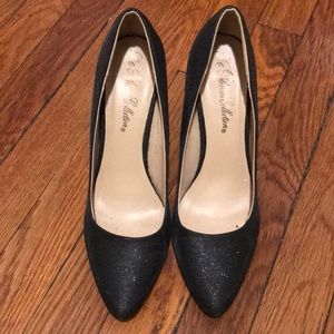 Black pumps